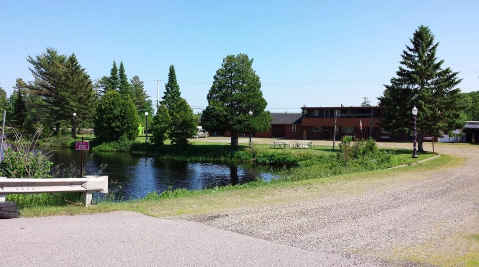 Bear Paw Inn Michigamme Экстерьер фото