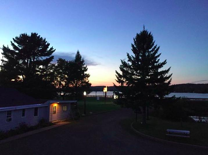 Bear Paw Inn Michigamme Экстерьер фото